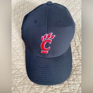 Adidas Climalite University of Cincinnati Bearcats Fitted Hat L/XL NCAA